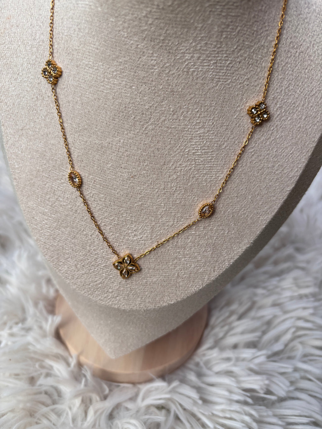 Collar Alba